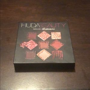 Huda Beauty Mauve Obsessions eyeshadow palette